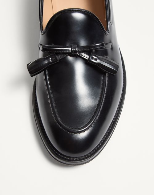 Valentino Garavani - Bowshire Loafer Aus Glänzendem Kalbsleder - Schwarz - Mann - Loafers Und Drivers